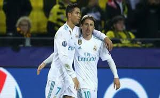 أول تعليق من كريستيانو رونالدو حول رحيل مودريتش عن ريال مدريد