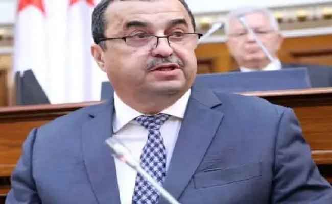 عرض عرقاب مشروع قانون المناجم الجديد أمام أعضاء مجلس الأمة