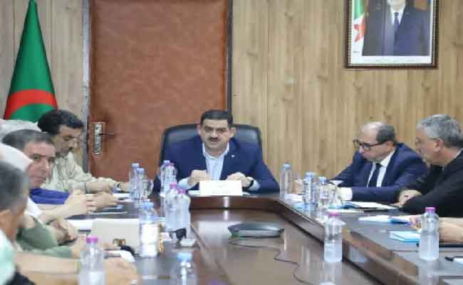 دربال يترأس اجتماع عمل لتقييم ومتابعة وضعية توزيع مياه الشرب خلال أيام عيد الأضحى