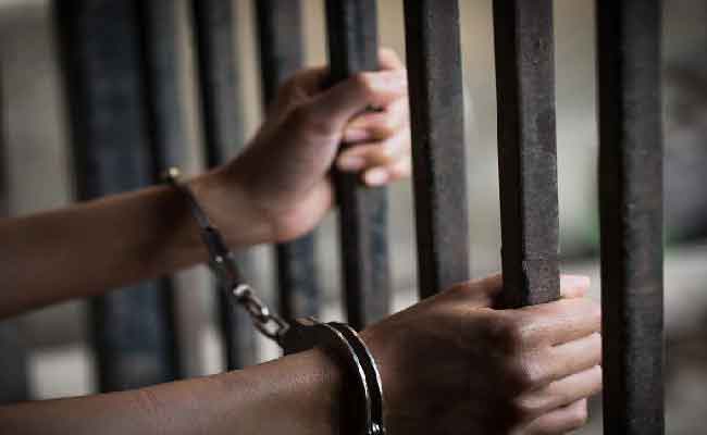 إدانة عشرينية بالحبس عامين نافذة تورطت في نشر فيديوهات تحرض على الفسق عبر الفايسبوك ببجاية