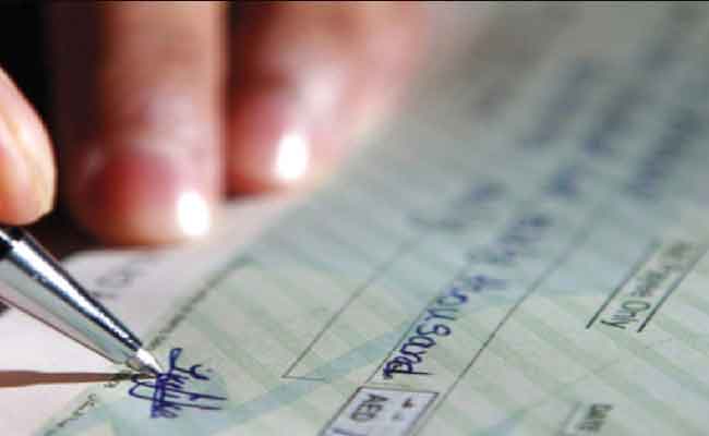 الحكم على طبيبة بثلاث سنوات حبسا تورطت في إصدار شيك بدون رصيد قيمته أزيد من 3 ملايير سنتيم 