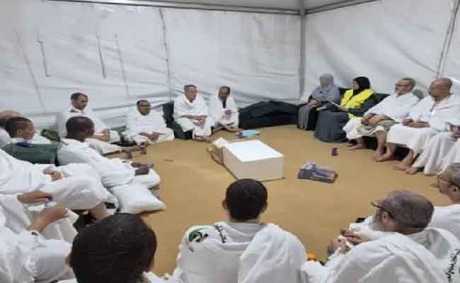 عزوق يترأس اجتماعا تنسيقيا لضبط الترتيبات المتعلقة بتسيير الأنشطة الدينية والإرشادية ليوم عرفة