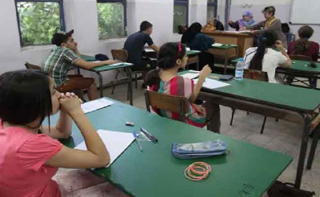 اجتياز أزيد من 800 ألف تلميذ يجتازون امتحانات شهادة التعليم المتوسط