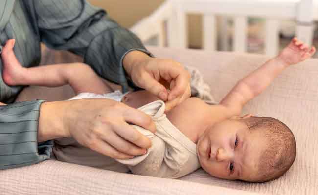 في الموجة الحارة…6 نصائح لحماية رضيعك من ضربات الشمس