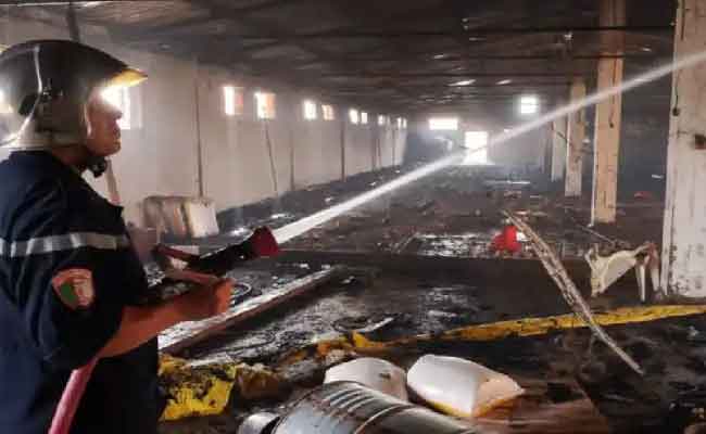 نشوب حريق في محل تجاري لبيع الأجهزة الكهرو منزلية بالعاصمة