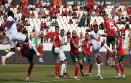 مكغريغور يوجه لكمة عنيفة لأحد الأشخاص في ملهى ليلي...