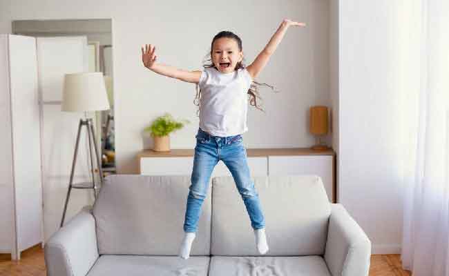 طفلي يشعر بطاقة زائدة ولا يهدأ: متى أشعر بالخوف عليه؟