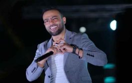 تامر عاشور يثير القلق حول حالته الصحية بعد ظهوره ممسكاً بعكاز...