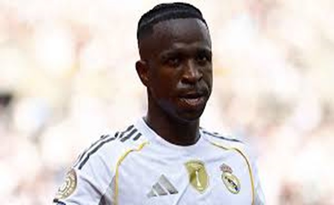 فينيسيوس يحذف صورة إنجازاته مع ريال مدريد...هل يلمّح للرحيل؟