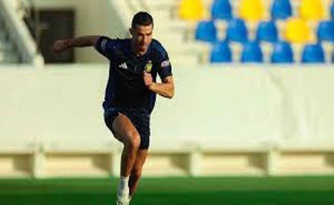 ابن رونالدو هو من سيقرر مصير والده...