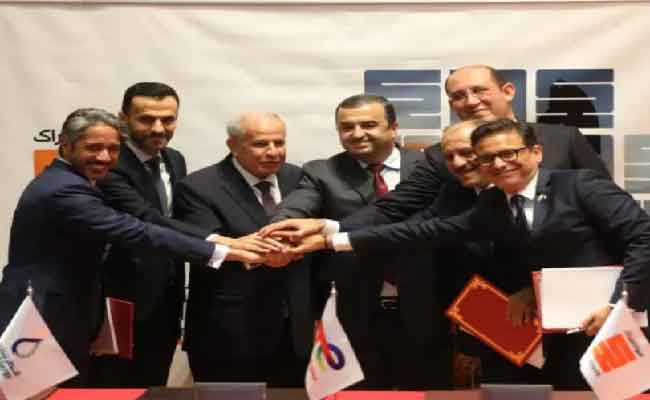إشراف عرقاب على مراسم توقيع خمسة عقود جديدة للمحروقات وتسليم قرارات الإسناد