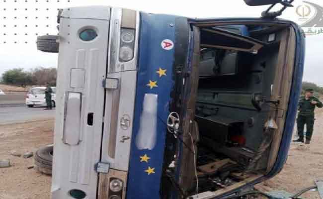 انقلاب حافلة لنقل المسافرين يخلف 49 مصابا بوهران
