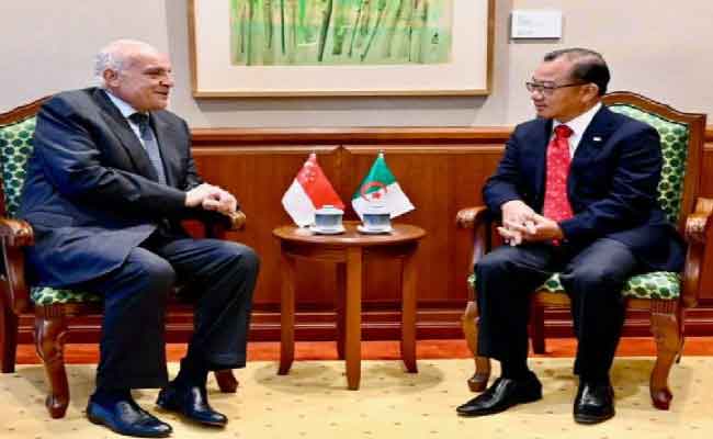 استقبال عطاف من طرف رئيس البرلمان السنغافوري