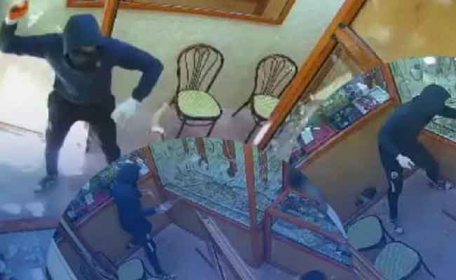 الإطاحة بمنفذي عملية سطو مسلح على محل لبيع المجوهرات بقسنطينة