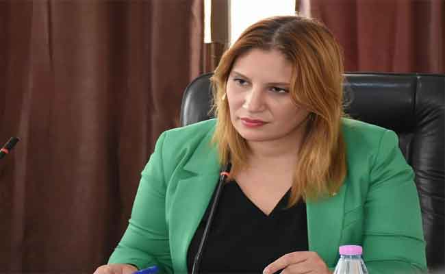 وقوف جيلالي على تجربة تثمين الطحالب البحرية بالعاصمة