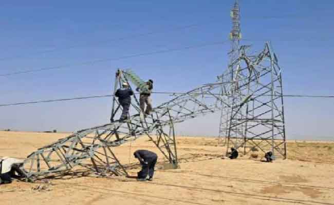 الرياح القوية تسببت في سقوط أبراج نقل الخطوط الكهربائية ذات التوتر العالي بتبسة