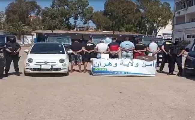 تفكيك عصابة أحياء وحجز أسلحة بيضاء محظورة بوهران