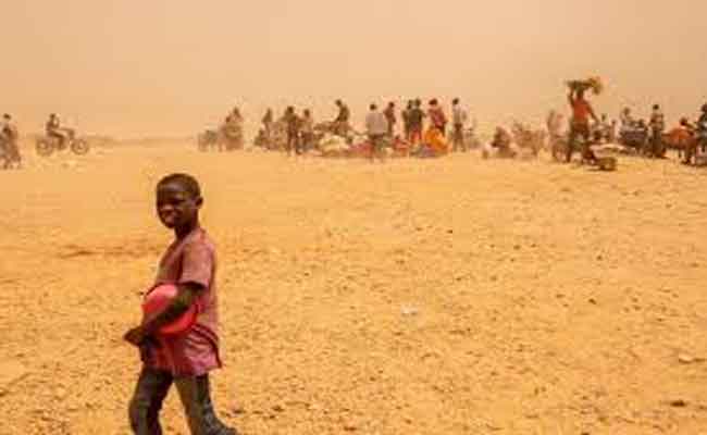 في حر الصيف الجنرالات يطردون ويرمون ألاف المهاجرين الافارقة في الصحراء بلا ماء وبلا طعام