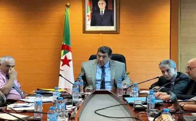 بكير يدعو إلى تكثيف العمل الرقابي والميداني على أسعار الموز والتفاح واللحوم الحمراء
