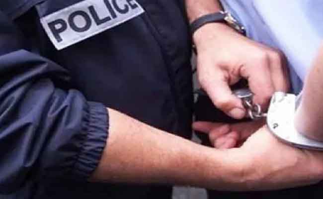 أمن سوق أهراس يطيح بشخص ينتحل صفة امرأة لاستدراج ضحاياه لسرقتهم بالعنف والاعتداء