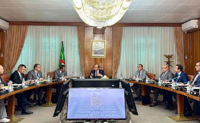 غريب يترأس أول اجتماع تمحور حول تنظيم معارض جهوية لتسويق الأدوات المدرسة
