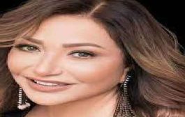 ليلى علوي تخطف الأنظار في أحدث جلسة تصوير وسط الأشجار