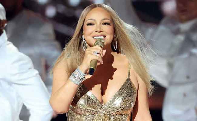 ماريا كاري تتوّج بجائزة MTV VMAs Video Vanguard...