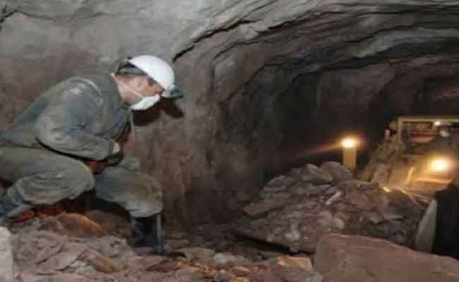 مدير سونارم يجتمع بمواطني قرية ايت بوزيد المعنيين بعملية نزع الملكية لفائدة مشروع منجم الزنك والرصاص