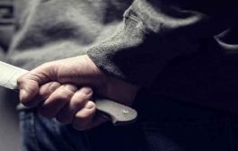 محاولة شخص منع ثلاثيني من بيع وتعاطي المخدرات أمام منزله تنتهي بطعنه بسكين بالعاصمة