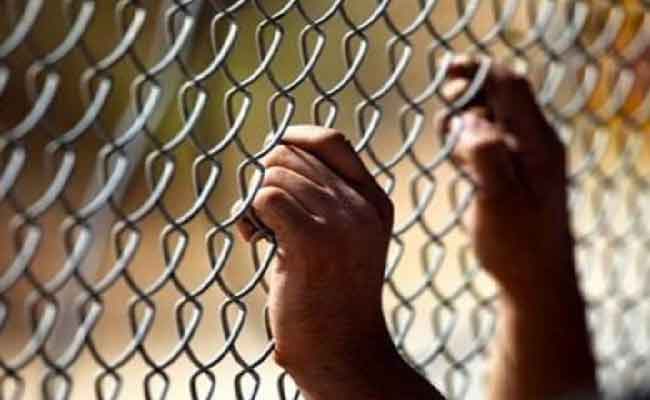 تكسير سيارة شرطي وسرقة المال منها يزج بخمسيني في السجن 3 سنوات حبسا نافذا بزرالدة