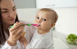 3 أصناف يمكنك إضافتها إلى اللبن الزبادي لمساعدة طفلك على التسنين والنطق والمشي