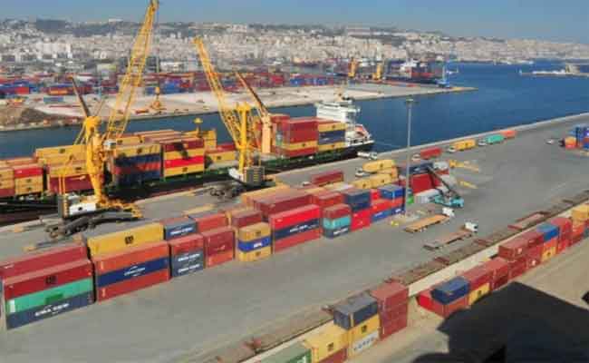 وزارة التجارة تعلن عن تمديد آجال إيداع وثائق استيراد وسائل التجهيز والتسيير