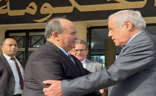 تسلم سيفي غريب مهامه وزيرا أول بالنيابة خلفا للعرباوي
