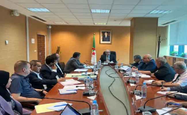 زيتوني يترأس اجتماعًا تنسيقيًا لمتابعة تحضيرات تنظيم الطبعة الرابعة للمعرض الإفريقي للتجارة البينية