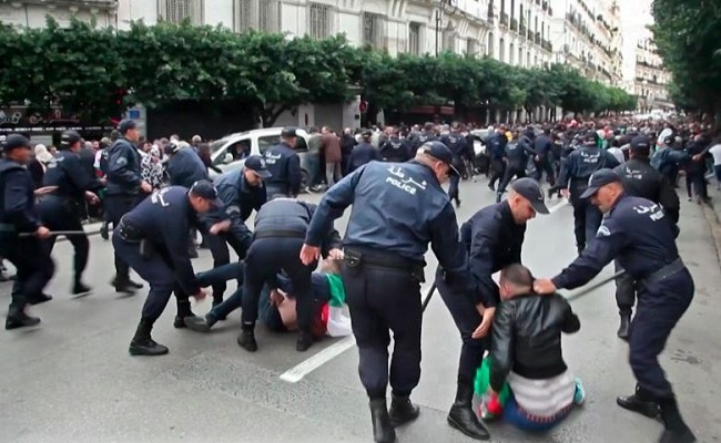 بسبب التعذيب والاغتصاب أكثر من 64 بمئة من معتقلي الرأي بالجزائر أصيبوا بالجنون