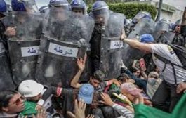 مظاهرة سلمية بالجزائر تضامنا مع فلسطين تتحول إلى مجزرة دموية للمواطنين