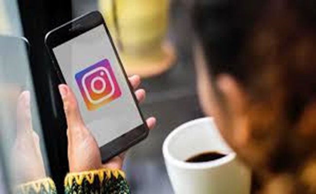 أطلق ميزة تعرض محتوى مرتبطا بالموقع...إنستغرام يقلد سناب شات