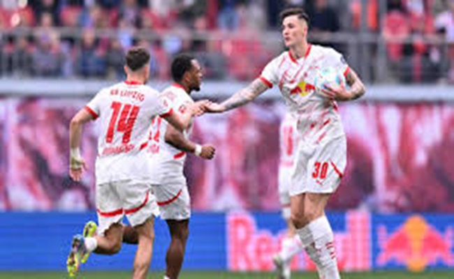 تحسبا لرحيل إيزاك إلى ليفربول...نيوكاسل ينقضّ على نجم الدوري الألماني