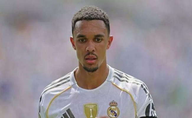 استبعاد أرنولد من قائمة منتخب إنجلترا...