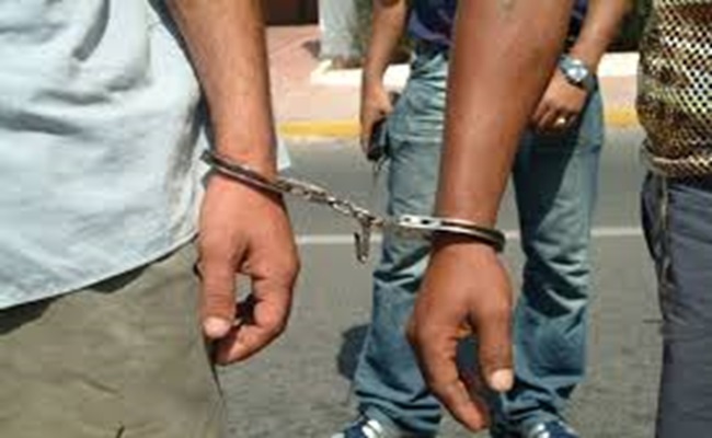 بجاية: توقيف شخصين يحترفان السرقة بالعنف والتهديد بأقبو