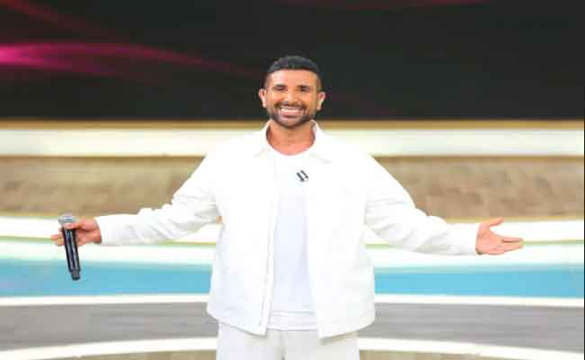 أحمد سعد عن إطلالاته الغريبة: أسخر من نفسي أحياناً
