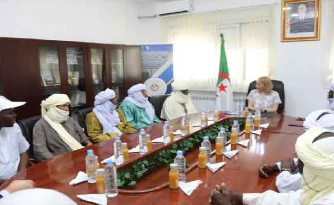 حملاوي تعقد لقاء مع وفد من أعيان ولاية جانت