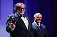 جوليان شنابل ومهرجان فينيسيا السينمائي...علاقة رسام شاب إلى صانع أفلام
