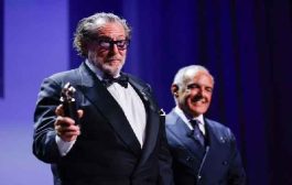 جوليان شنابل ومهرجان فينيسيا السينمائي...علاقة رسام شاب إلى صانع أفلام