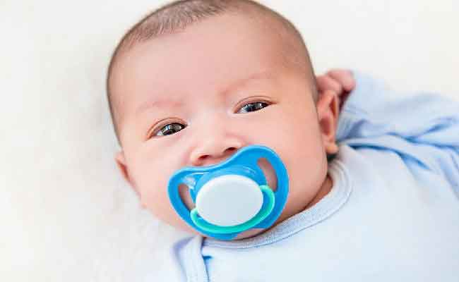 اللهاية بين التهدئة الذاتية والأضرار الصحية ومتى يجب إيقافها؟