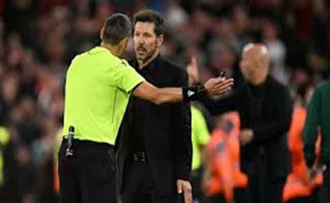 رسميا...يويفا يفتح تحقيقا ضد دييغو سيميوني بعد مباراة أتلتيكو وليفربول