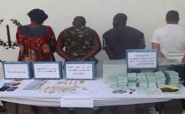 تفكيك شبكة دولية تحترف النصب والاحتيال عن طريق مواقع التواصل الإجتماعي بالعاصمة