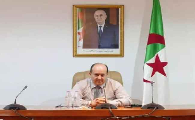 توقيع غريب المرسوم التنفيذي الخاص بكيفيات الاستفادة من برنامج الأسرة المنتجة