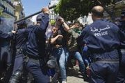 اصبح الاحتجاج في الجزائر خيانة عظمى وانتقاد تبون جريمة عقوبتها الاغتصاب في مراكز الشرطة