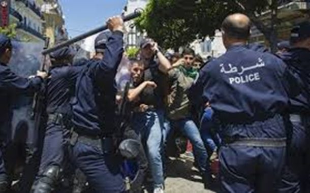 اصبح الاحتجاج في الجزائر خيانة عظمى وانتقاد تبون جريمة عقوبتها الاغتصاب في مراكز الشرطة